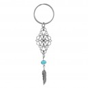 Porte-clés losange filigrane perle à facette bleue et plume pendante argenté