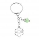 Porte-clés cercle de coeurs argenté et perle à facettes verte