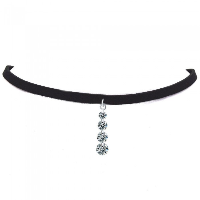 Ras de cou collier cordon noir suite de quatre oxyde de zirconium