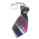 Porte-clés cravate en tissu style écossais noir blanc gris et fushia argenté