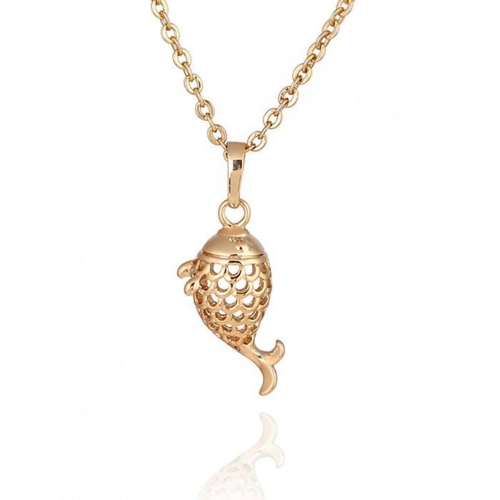 Collier poisson ciselé doré